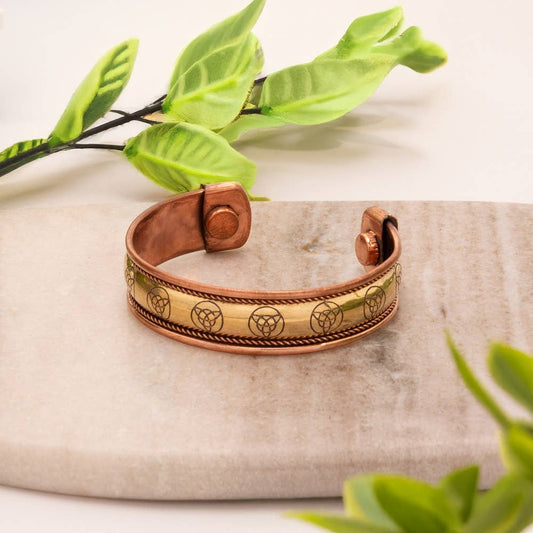 Brazalete de salud de cobre con triquetra y 2 imanes