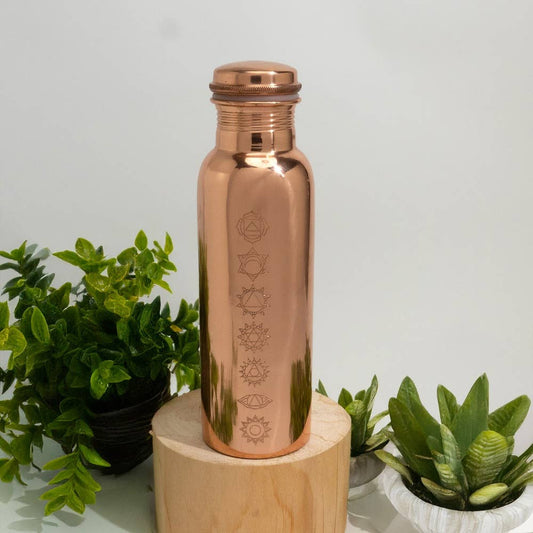Botella de agua de cobre puro 7 chakras pulida ± 750 ml