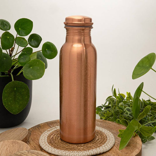 Botella de agua de cobre puro con patrón grabado mate ± 750 ml (pesada)