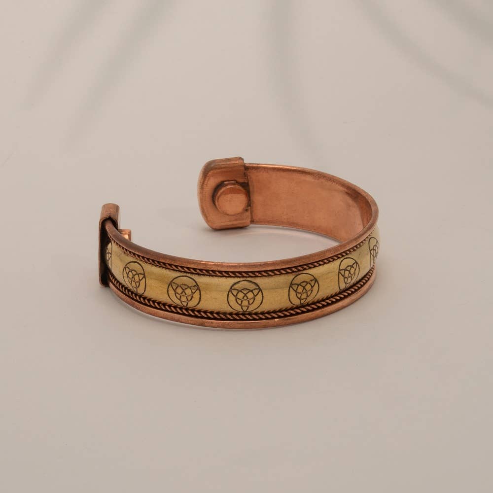 Brazalete de salud de cobre con triquetra y 2 imanes